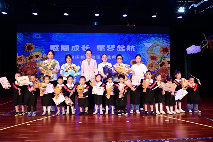 毕业证书小灰兔